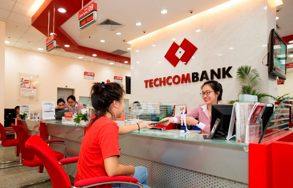 Đăng ký làm thẻ ngân hàng Techcombank tại quầy giao dịch