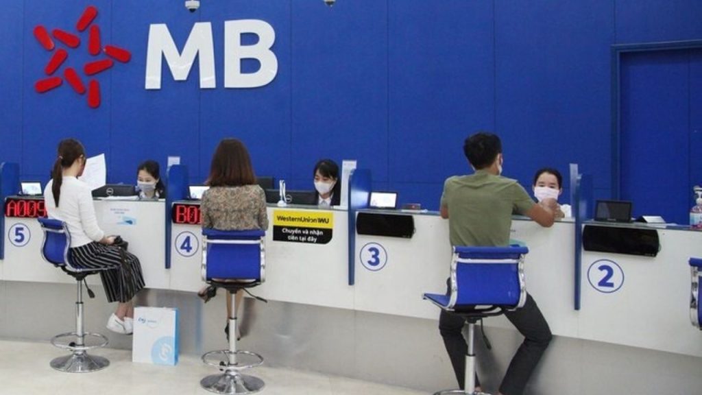 Phí rút tiền MB Bank miễn phí tại quầy