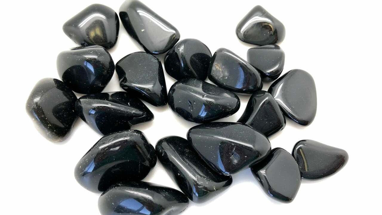 You are currently viewing Đá Obsidian là gì? Đặc điểm, tính chất của đá Obsidian