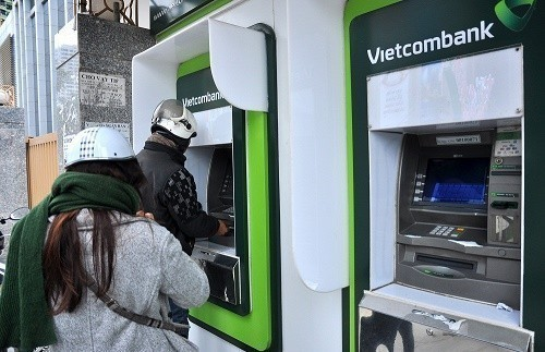 Khi kích hoạt thẻ ngân hàng Vietcombank có bị mất phí không?